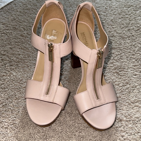 Michael Kors Berkley Heels. - Picture 1 of 4